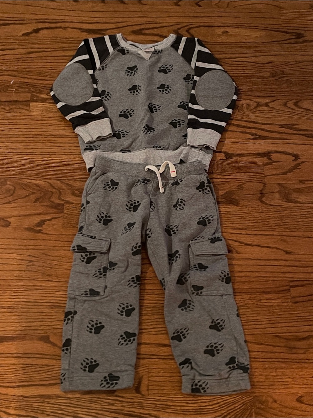 Hanna Andersson Grey Paw-Print Cargo Sweatpants and Top Set